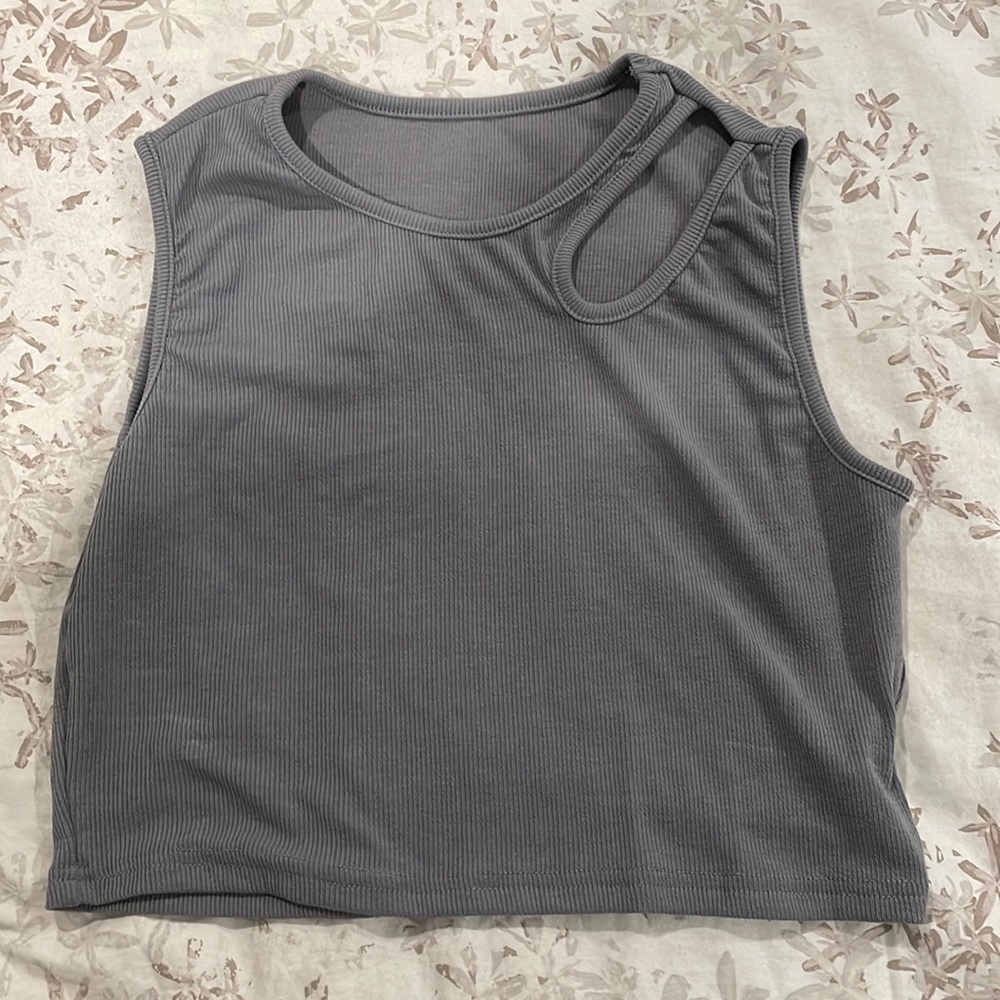 Grey cropped tank